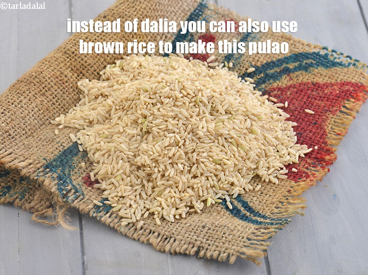 Step 26 – Instead of dalia you can also use brown rice to make this pulao.