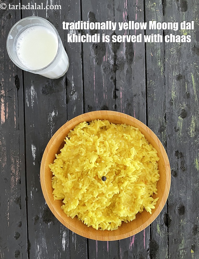 स्टेप 28 – परंपरागत रूप से <strong>पीली मूंग दाल की खिचड़ी</strong> को हमेशा …