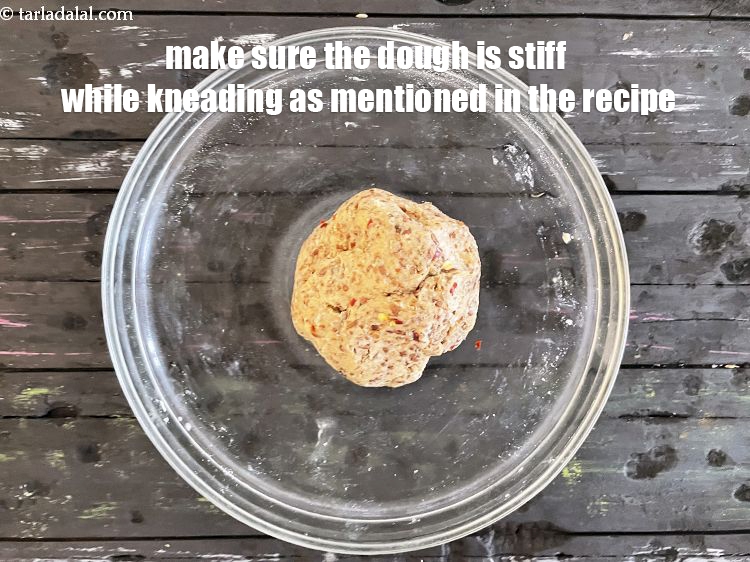 स्टेप 26 – नुस्खा में बताए अनुसार आटा गूंधते समय सुनिश्चित करें कि …