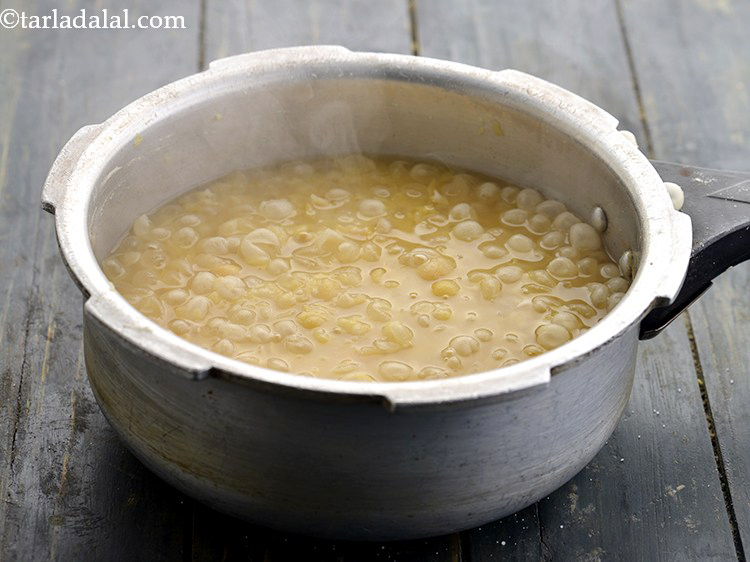 Step 4 – The safed vatana after cooking should be well cooked, but not mushy.