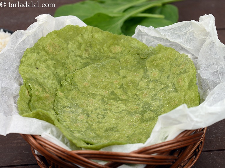 Step 27 – Serve palak aur chawal ki roti immediately for better&nbsp;taste.