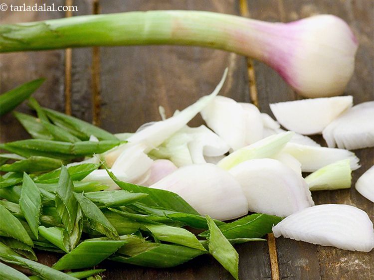 Step 27 – Instead on onions, you can add spring onion whites and greens.&nbsp;