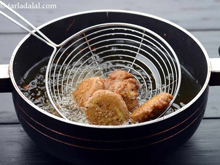 Step 31 – Deep-fry them on a medium flame so they are crispy.&nbsp;