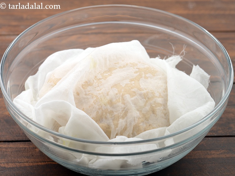 स्टेप 28 – आटे को कम से कम 1 घंटे तक अच्छी तरह …