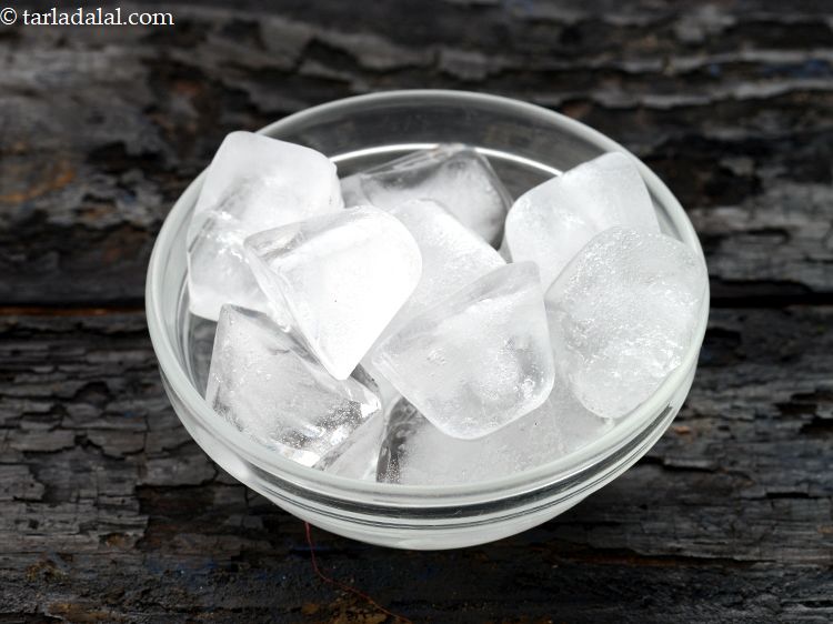 Step 17 – Always use icecbues to make the <strong>healthy capsicum, carrot egg smoothie</strong> as it chills nicely. …