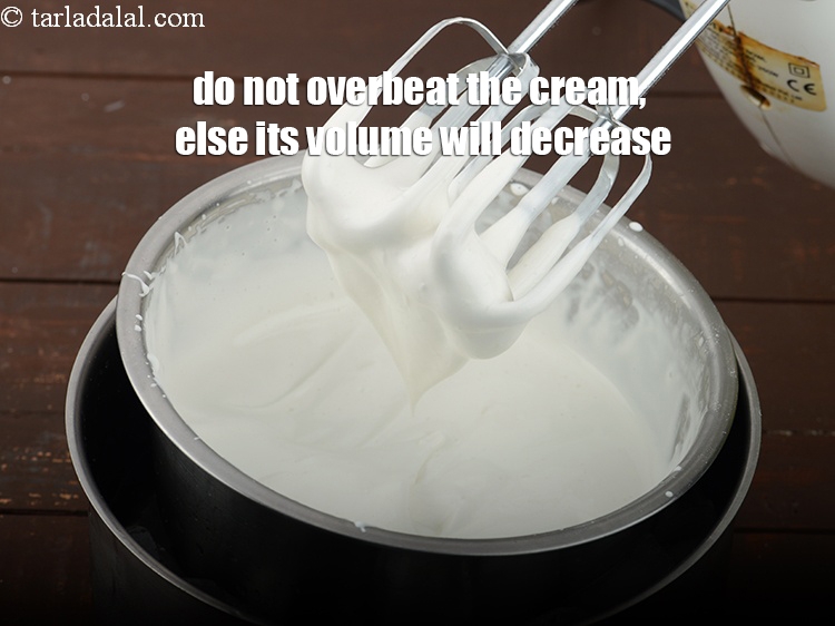 स्टेप 26 – क्रीम को ज्यादा न फेंटें, नहीं तो इसकी मात्रा कम …