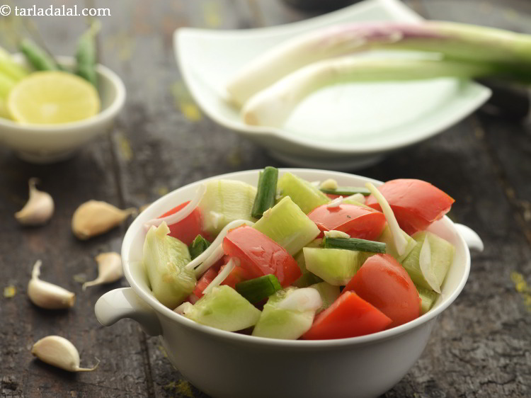 स्टेप 11 – टॉस करके <strong>पौष्टिक कचुंबर सलाद </strong>को तुरंत परोसें।