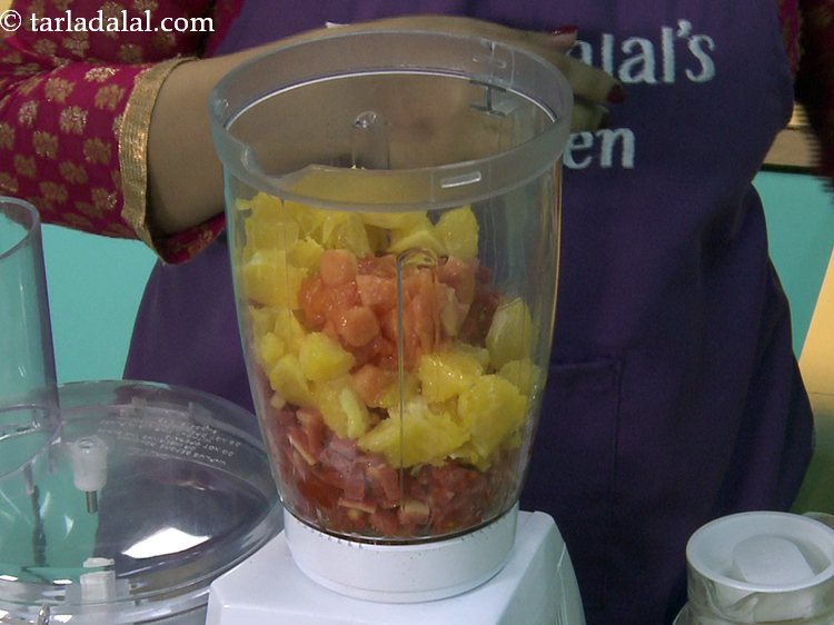 Step 5 – Finally add chopped papaya. This will add thickness to the papaya carrot juice.&nbsp;