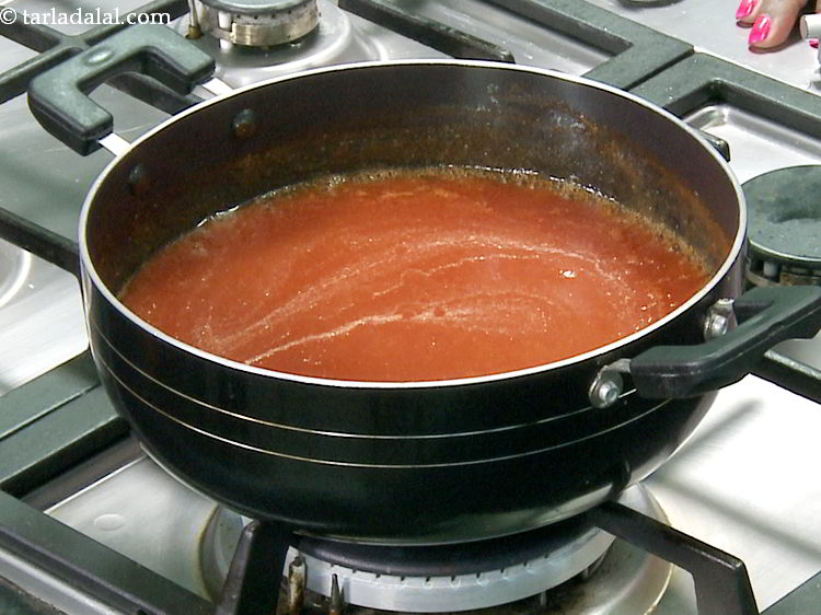 Step 21 – After 6 minutes, you can see the colour of the <strong>tomato sauce</strong> has become a …