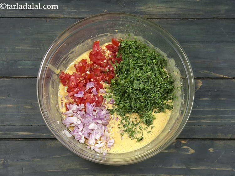 स्टेप 14 – अंत में, बारीक कटा हरा धनिया डालें।