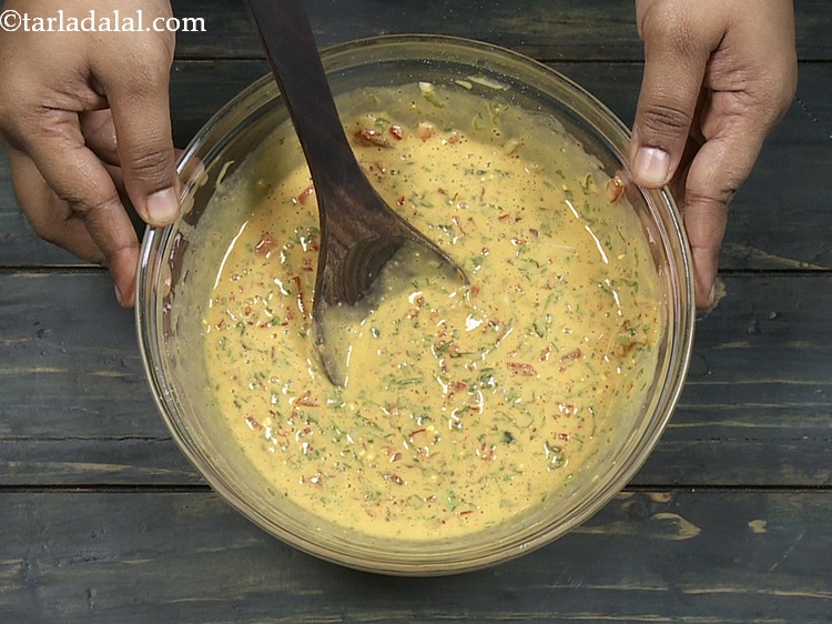 स्टेप 15 – अच्छी तरह से मिलाएं और हमारा एगलेस टोमेटो ओमेलेट का …