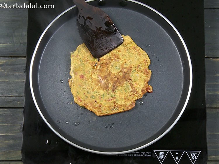 स्टेप 20 – पलटें और दोनों तरफ से सुनहरे भूरे रंग के धब्बे …