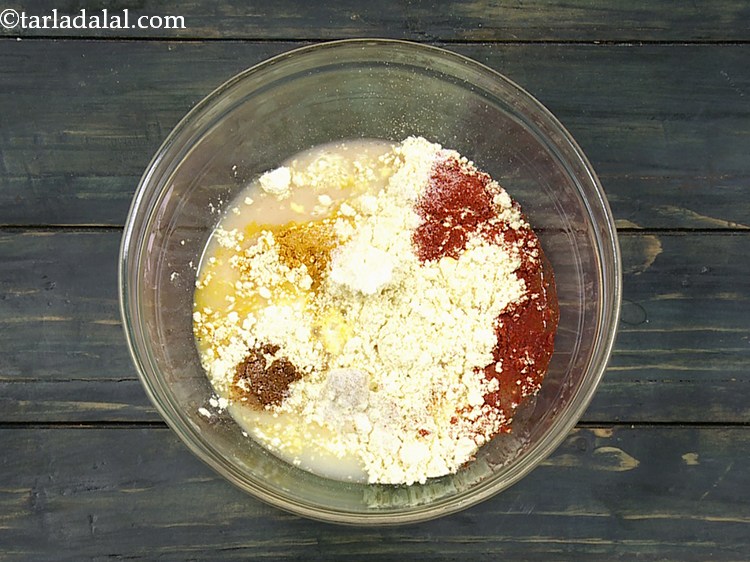 स्टेप 9 – व्हिस्क का उपयोग करके अच्छी तरह मिलाएं। आप एक चम्मच …