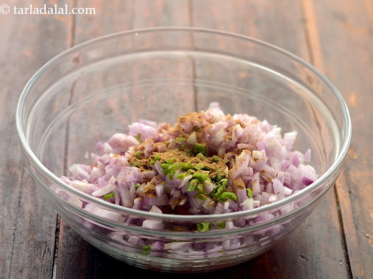 Step 9 – Add cumin seed powder which provides an earthy taste to our<strong> tomato onion raita</strong>.