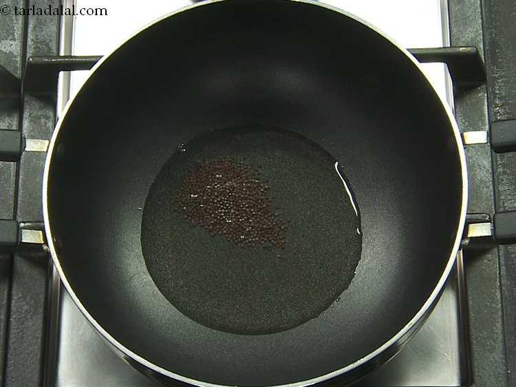 स्टेप 1 – <strong>टमाटर पोहा</strong> बनाने के लिए | <strong>नाश्ता के लिए टमाटर …