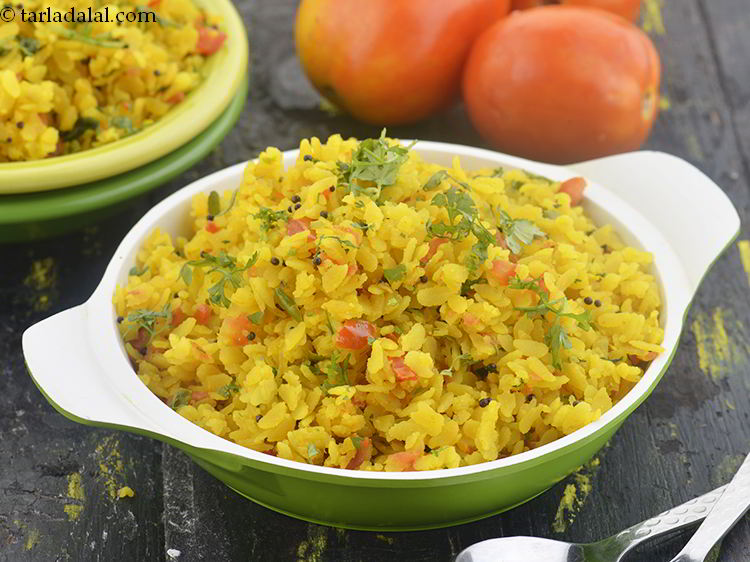 स्टेप 20 – <strong>टमाटर पोहा</strong> को गरम परोसें। आप सुबह के नाश्ते में …