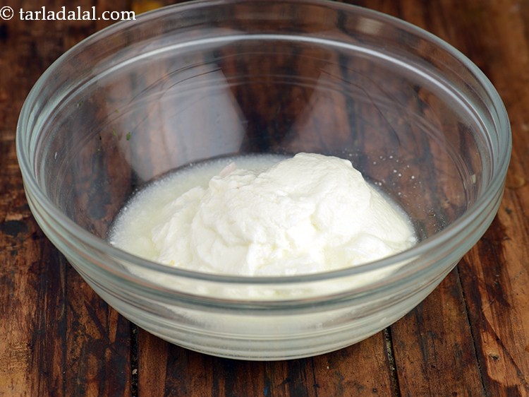 Step 7 – To make <strong>tomato raita</strong>, in a deep bowl take thick curds.&nbsp;