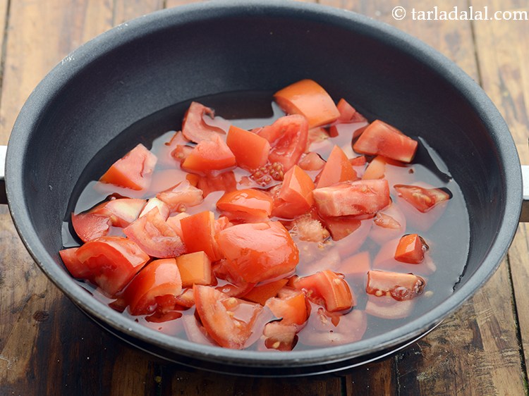 स्टेप 2 – १ १/२ कप पानी डालें।