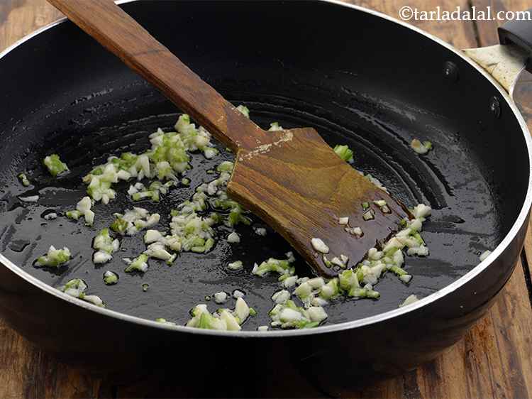 स्टेप 42 – तेज़ आँच पर कुछ सेकंड के लिए भूनें।