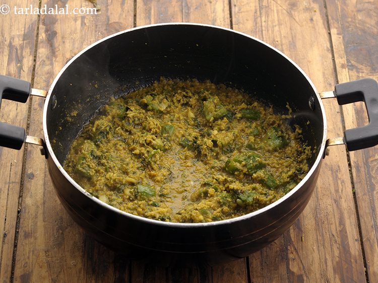 स्टेप 25 – अच्छी तरह से मिलाएं और मध्यम आंच पर ५ मिनट …