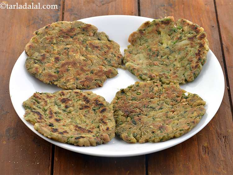 Step 22 – Repeat the steps to make 3 more &nbsp;<strong>upvaas thalipeeths | rajgira upvas thalipeeth |</strong>&nbsp;<strong>Maharashtrian</strong>&nbsp;<strong>upvaas&nbsp;thalipeeth |&nbsp;</strong>