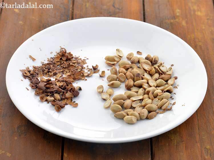 Step 2 – To make the dough for&nbsp;<strong>upvaas thalipeeth recipe | rajgira upvas thalipeeth |</strong>&nbsp;<strong>Maharashtrian</strong>&nbsp;<strong>upvaas&nbsp;thalipeeth |&nbsp;</strong>Take the peanuts …