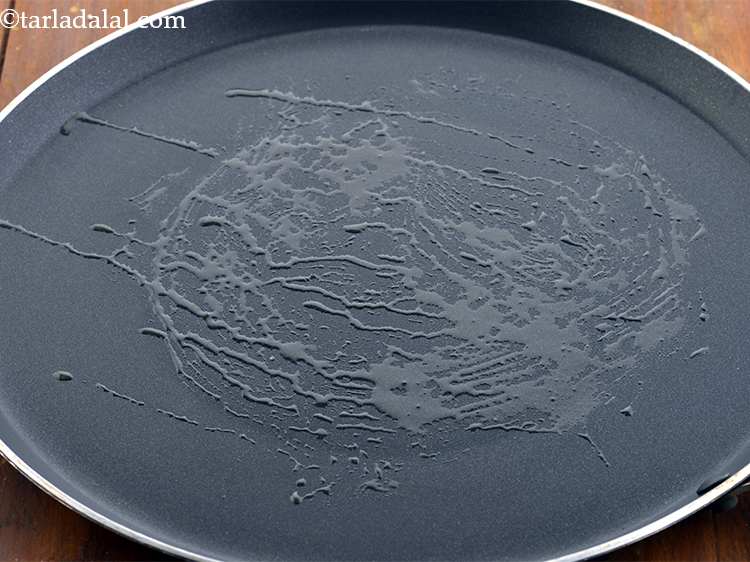 Step 15 – To make &nbsp;<strong>upvaas thalipeeth recipe | rajgira upvas thalipeeth |</strong>&nbsp;<strong>Maharashtrian</strong>&nbsp;<strong>upvaas&nbsp;thalipeeth |&nbsp;</strong>&nbsp;take a non-stick tava (griddle) …