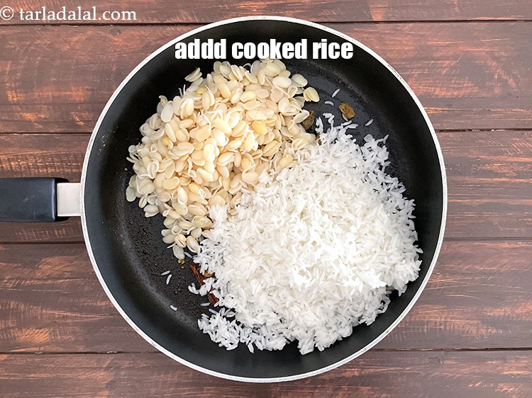Step 19 – Add&nbsp;<meta charset="UTF-8" />2 cups&nbsp;<a href="cooked-rice-chawal-4800r">cooked rice (chawal)</a>.
