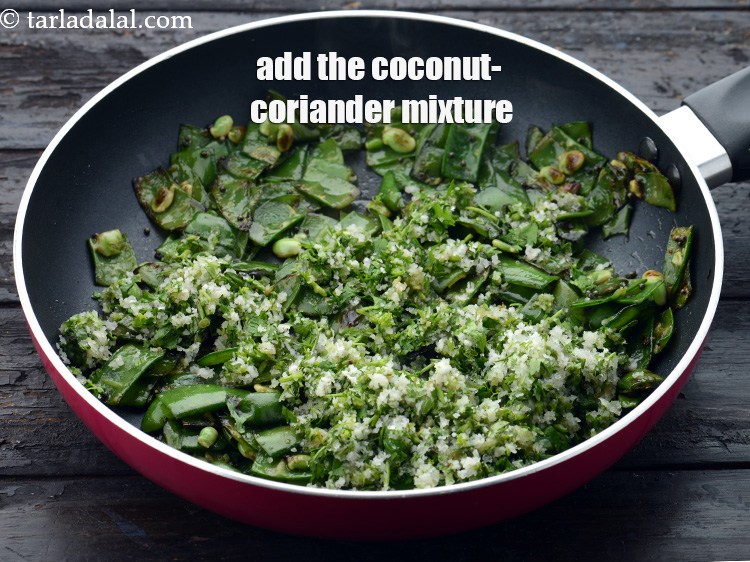 Step 26 – Add the coriander-coconut mixture.&nbsp;