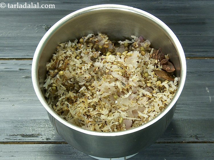 Step 15 – Combine all the saut&eacute;ed ingredients and transfer to the mixer jar.