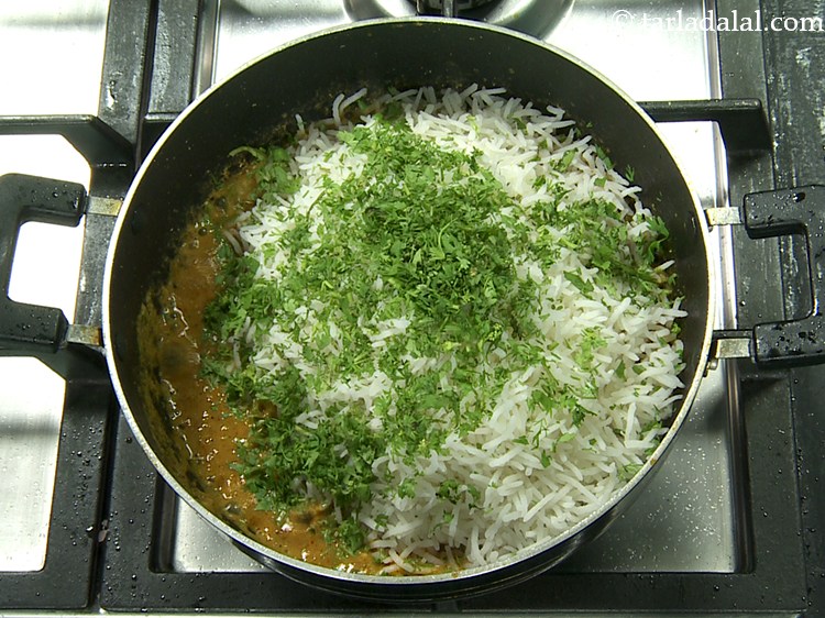 Step 34 – Add coriander to give a refreshing flavor to the brinjal rice recipe.