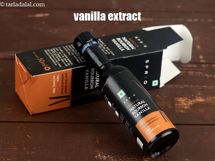 स्टेप 17 – <a href=""https://www.tarladalal.com/glossary-vanilla-essence-hindi-406i"">वेनिला एसेंस</a>&nbsp;या&nbsp;वेनिला एक्सट्रेक्ट&nbsp;मिलाएं।&nbsp;वेनिला एक्सट्रेक्ट एक सूक्ष्म, मीठा वेनिला स्वाद …