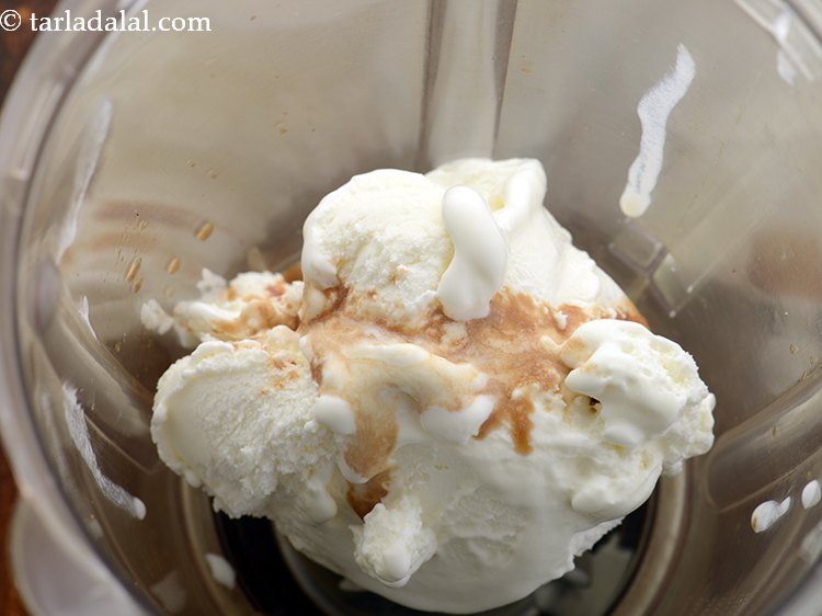 Step 3 – Add vanilla essence. It will enhance the taste of our&nbsp;<strong>vanilla milkshake | Indian style vanilla …