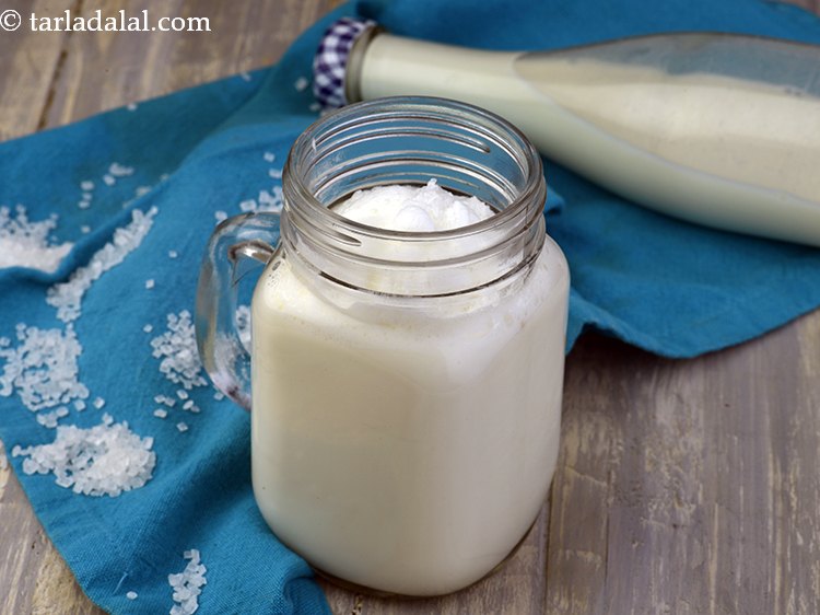 Step 6 – Pour into 4 individual glasses and serve&nbsp;<strong>vanilla milkshake | Indian style vanilla milkshake with ice …