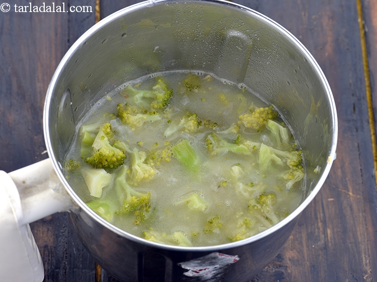 Step 13 – Transfer the broccoli florets and stalks, along with the water, to a mixer.