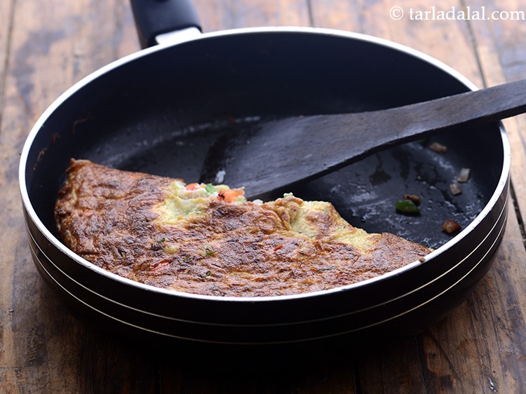 स्टेप 16 – <strong>वेज चीज़ आमलेट</strong> को | <strong>शाकाहारी आमलेट | भारतीय स्टाइल …