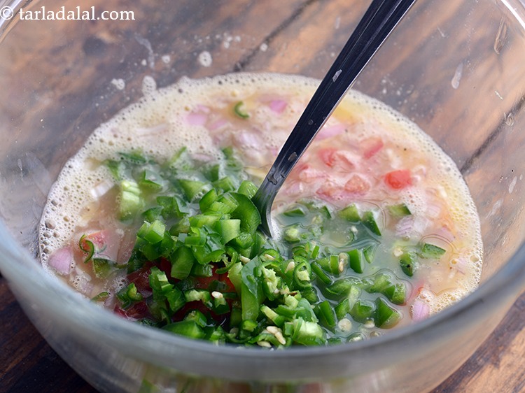 स्टेप 8 – हरी मिर्च डालें। आप अपनी पसंद के मसाले के अनुसार …