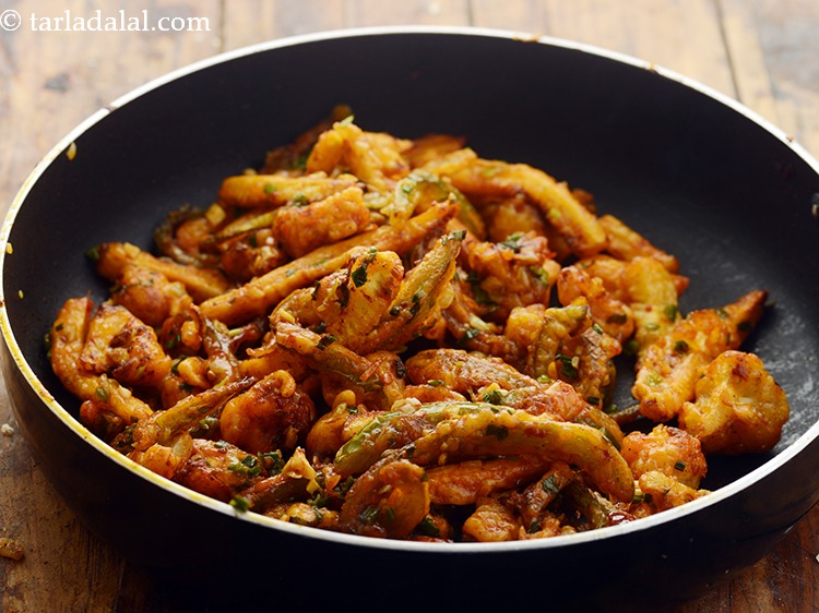 Step 23 – Toss gently until the sauces coat the veggies well. Our <strong>Indo-Chinese crispy fried vegetables</strong> are …