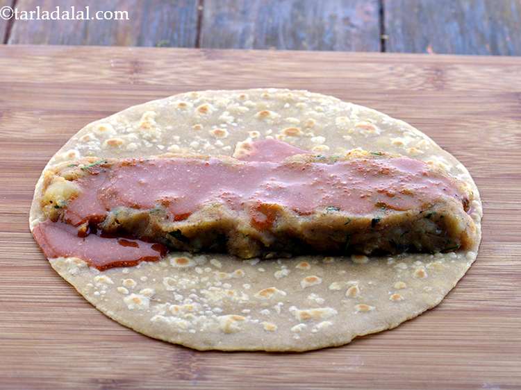 स्टेप 26 – <p>चम्मच की सहायता से मिश्रण के ऊपर १/४ भाग मसाला …