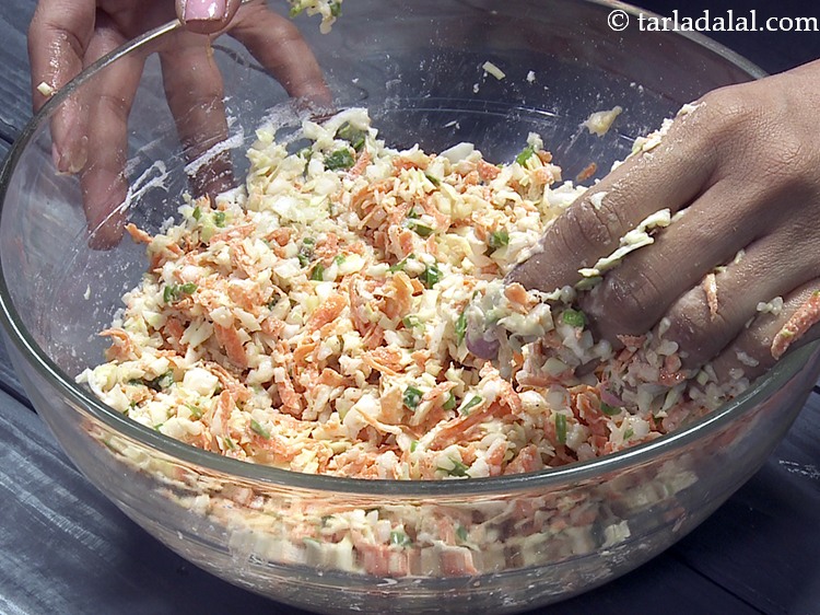 स्टेप 17 – अपनी उंगलियों का उपयोग करके बहुत अच्छी तरह मिलाएं। यहां …