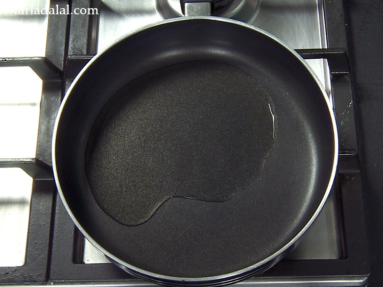 स्टेप 25 – <strong>ड्राई वेज मंचूरियन</strong> के लिए ड्राई सॉस बनाने के लिए …