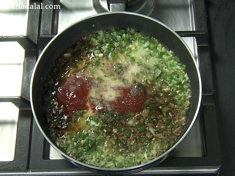 स्टेप 37 – स्वादअनुसार <a href=""https://www.tarladalal.com/glossary-freshly-ground-black-pepper-kalimirch-powder-kali-mirch-ka-powder-hindi-567i"">ताजी पिसी काली मिर्च</a> डालें।