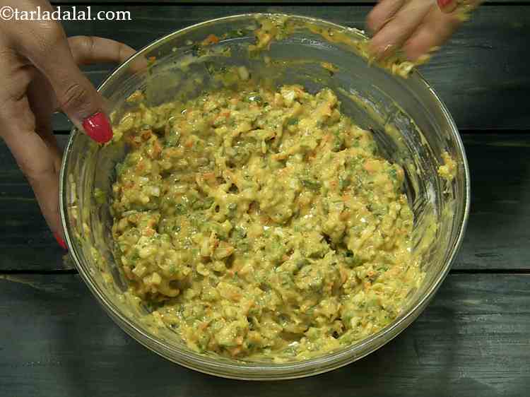 स्टेप 15 – फिर लगभग १/२ कप पानी डालें और अच्छी तरह मिलाएं। …