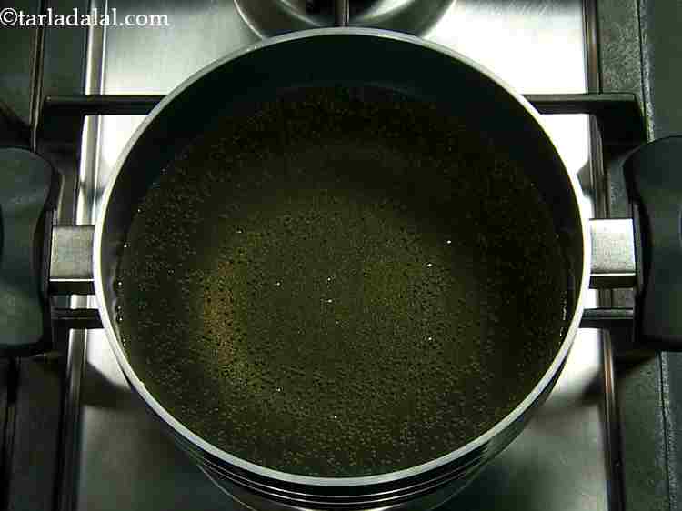 स्टेप 16 – एक गहरे नॉन-स्टिक पैन में तेल गरम करें। तेल का …