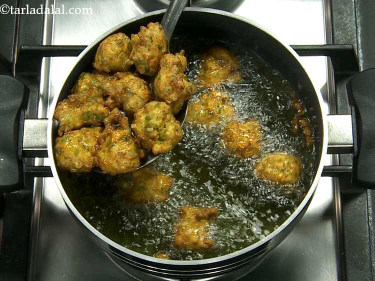 स्टेप 18 – <strong>वेज पकोड़ो</strong> को | <strong>मिक्स वेजिटेबल पकोड़ा | मिक्स वेज …