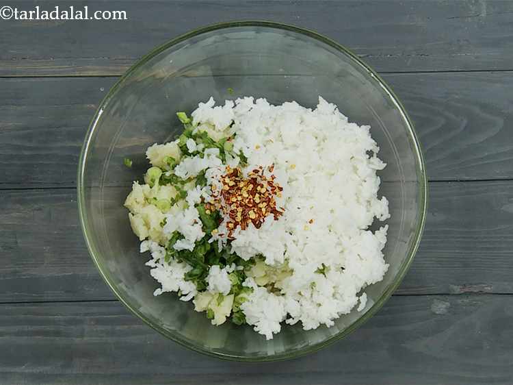 Step 4 – Furthermore, add dry red chilli flakes. Increase or decrease the amount as per your preference.