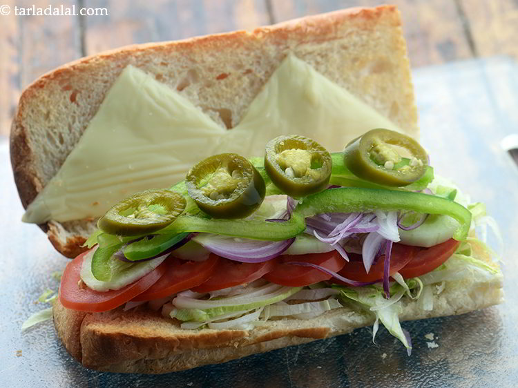 स्टेप 22 – आगे, १ टेबल-स्पून स्लाईस्ड एलपीनो डालें।