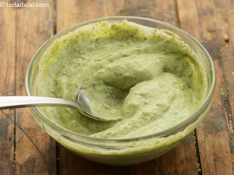 स्टेप 12 – अच्छी तरह मिला लें और आपका मिंट-मेयो स्प्रेड तैयार है।