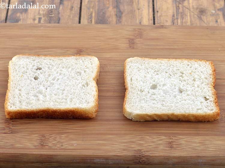 स्टेप 3 – <strong>वेज टोस्ट सैंडविच</strong> बनाने के लिए, एक साफ सूखी सतह …