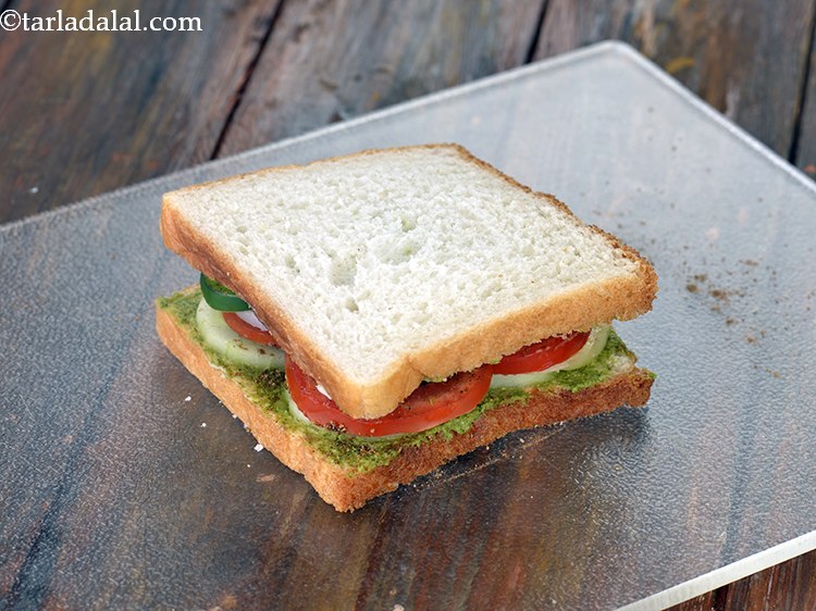 स्टेप 14 – इसे ब्रेड की एक और स्लाइस के साथ कवर करें, …